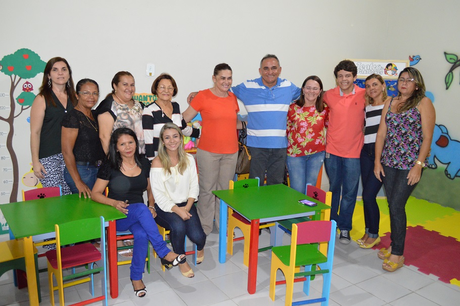 Prefeito Bernildo Val inaugura ampliação de escola e entrega kits de fardamento escolar