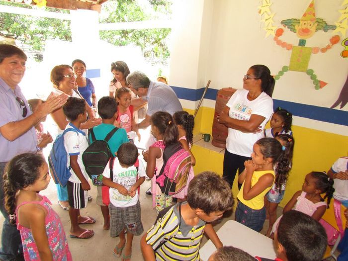 Alunos da rede municipal de Barras recebem fardamento escolar - Imagem 13