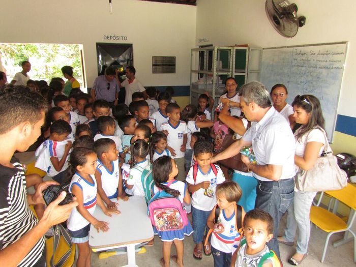 Alunos da rede municipal de Barras recebem fardamento escolar - Imagem 36