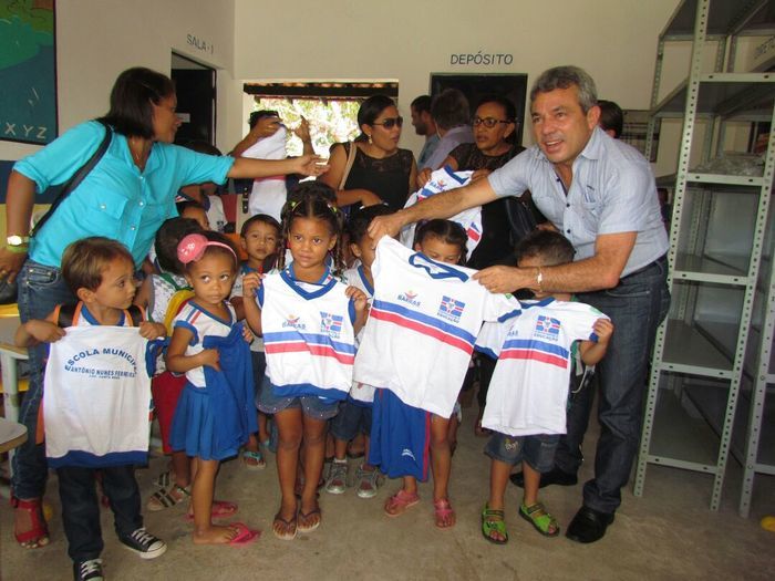 Alunos da rede municipal de Barras recebem fardamento escolar - Imagem 34
