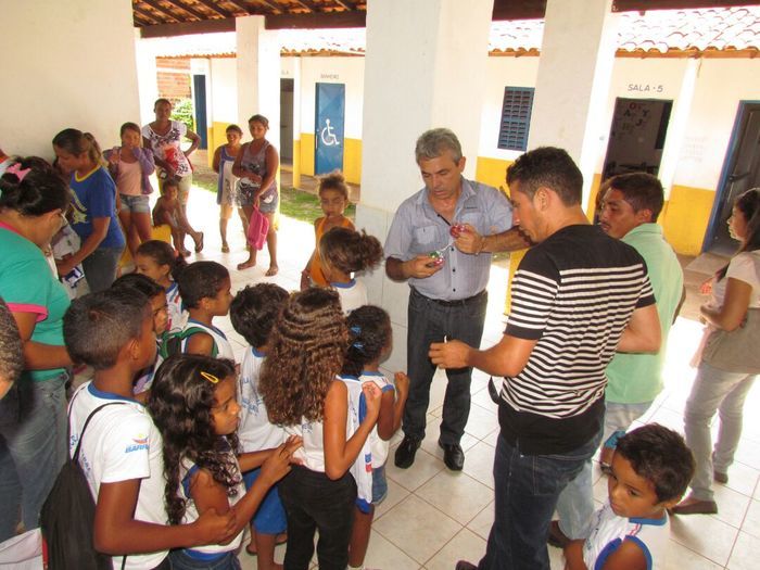 Alunos da rede municipal de Barras recebem fardamento escolar - Imagem 15