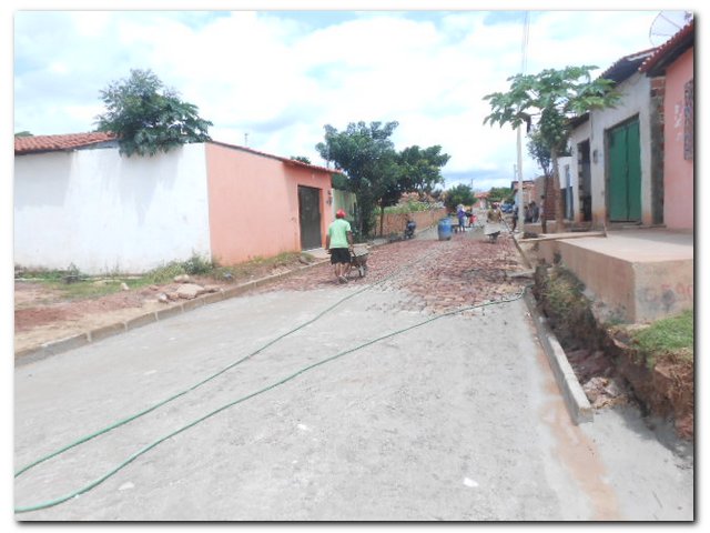 Prefeitura Municipal de Inhuma beneficia com Pavimentação moradores da Rua José Carlos Leal - Imagem 6