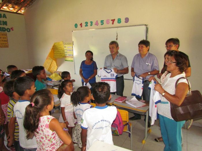 Alunos da rede municipal de Barras recebem fardamento escolar - Imagem 20