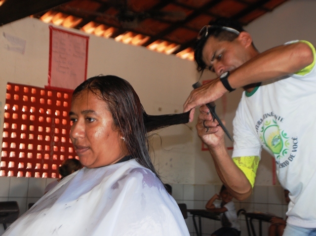 Centenas de pessoas são beneficiadas com ações da Prefeitura Itinerante em Boa Vista Cajueiro da Praia - Imagem 5