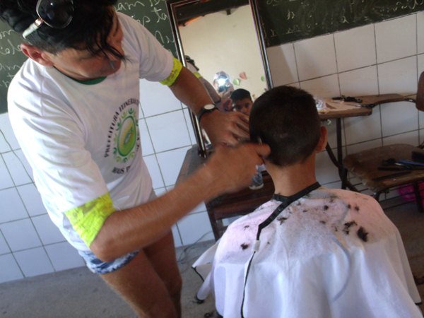 Centenas de pessoas são beneficiadas com ações da Prefeitura Itinerante em Boa Vista Cajueiro da Praia - Imagem 18