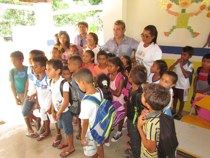 Alunos da rede municipal de Barras recebem fardamento escolar - Imagem 17