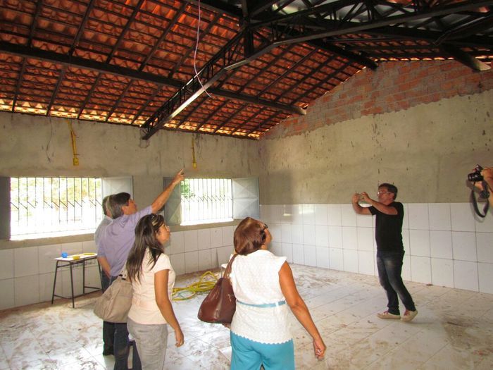 Alunos da rede municipal de Barras recebem fardamento escolar - Imagem 32