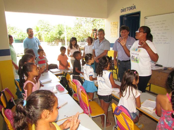 Alunos da rede municipal de Barras recebem fardamento escolar - Imagem 26