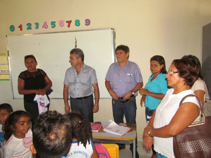 Alunos da rede municipal de Barras recebem fardamento escolar - Imagem 21