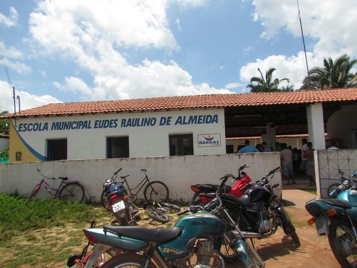 Alunos da rede municipal de Barras recebem fardamento escolar - Imagem 14