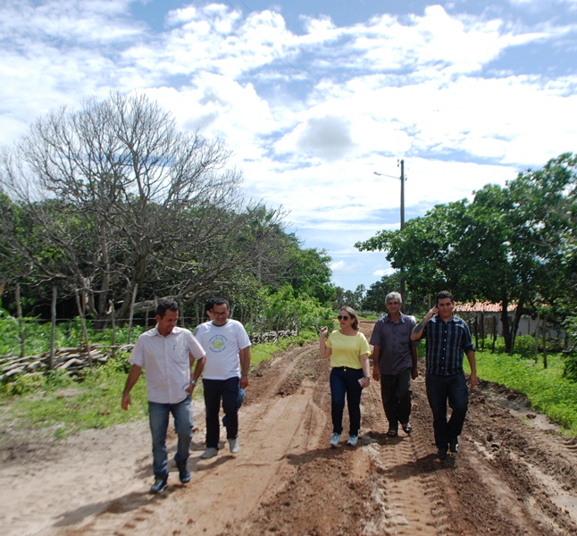 Prefeita Vânia Ribeiro trabalha para melhorar vida da população cajueirense - Imagem 14