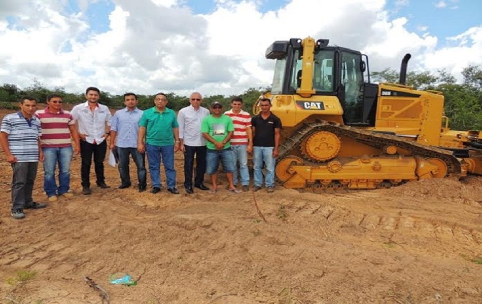 Parceria visa construir campo de futebol em Pedro II