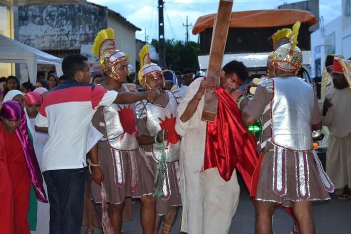 Via Sacra emociona população barrense - Imagem 10