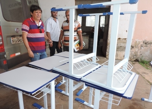 Secretaria de Educação é beneficiada com 1.200 novas carteiras - Imagem 1