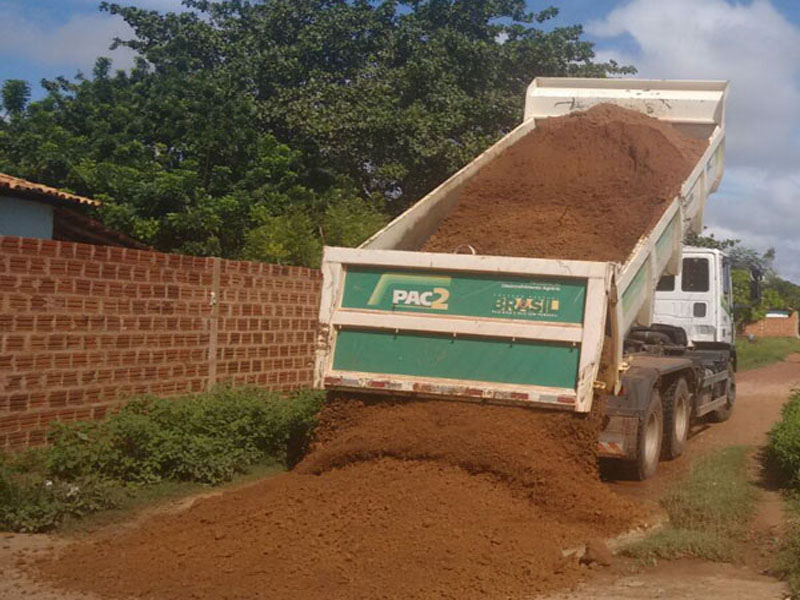 Prefeitura inicia limpeza e recuperação de ruas em Brasileira