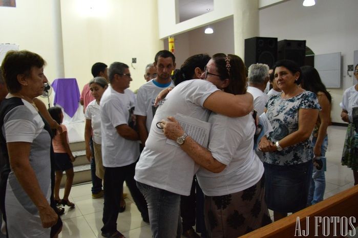 Emoção marca a missa de 01 ano de falecimento da saudosa Neylivia - Imagem 28