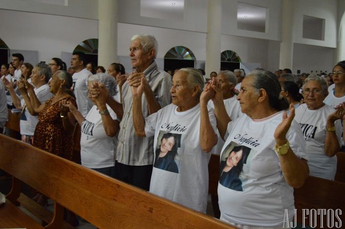 Emoção marca a missa de 01 ano de falecimento da saudosa Neylivia - Imagem 10