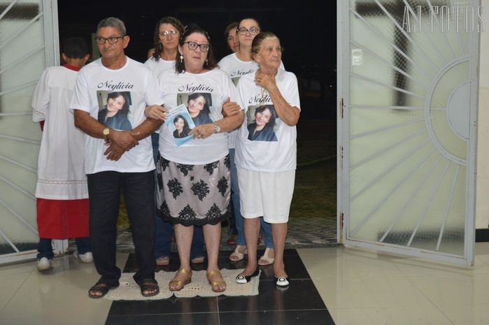 Emoção marca a missa de 01 ano de falecimento da saudosa Neylivia - Imagem 1