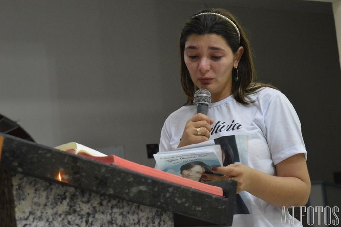 Emoção marca a missa de 01 ano de falecimento da saudosa Neylivia - Imagem 19