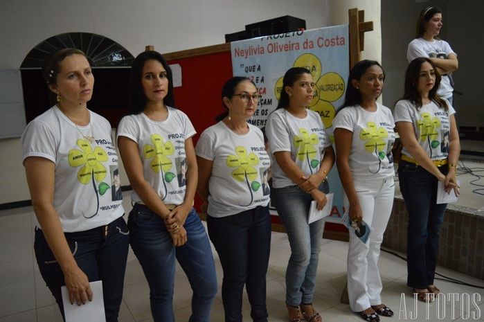 Emoção marca a missa de 01 ano de falecimento da saudosa Neylivia - Imagem 18