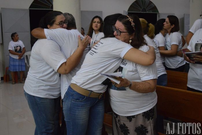 Emoção marca a missa de 01 ano de falecimento da saudosa Neylivia - Imagem 20