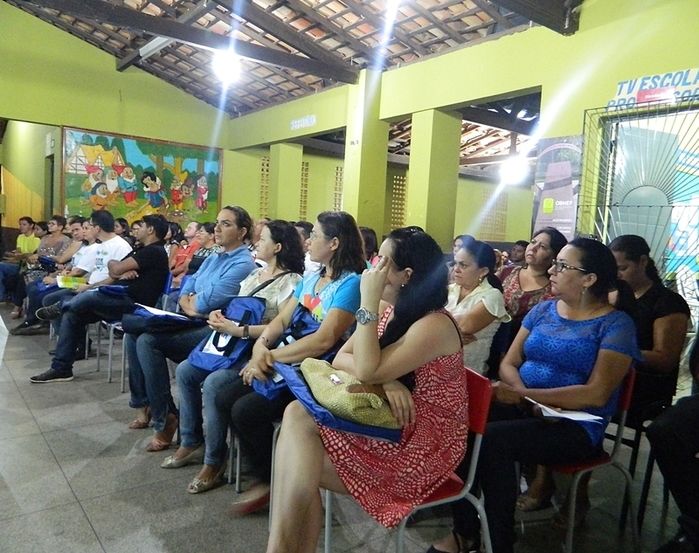 Parceria com a UFPI capacita educadores do EJA - Imagem 1