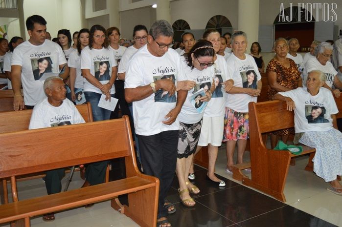 Emoção marca a missa de 01 ano de falecimento da saudosa Neylivia - Imagem 5
