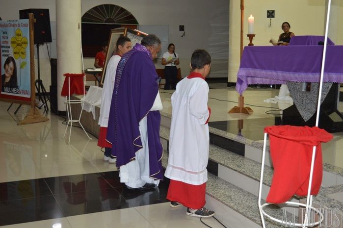 Emoção marca a missa de 01 ano de falecimento da saudosa Neylivia - Imagem 7