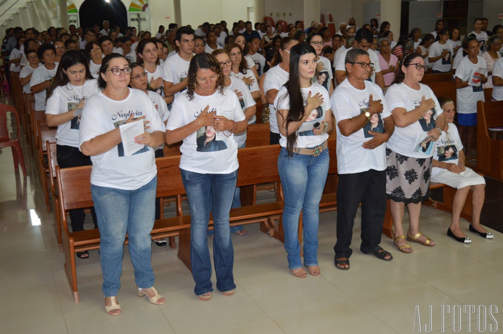 Emoção marca a missa de 01 ano de falecimento da saudosa Neylivia