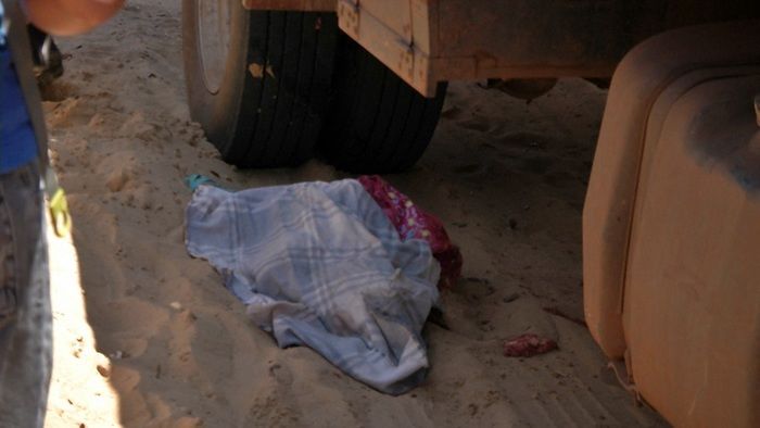 Caminhão é apedrejado após esmagar cabeça de criança - Imagem 1