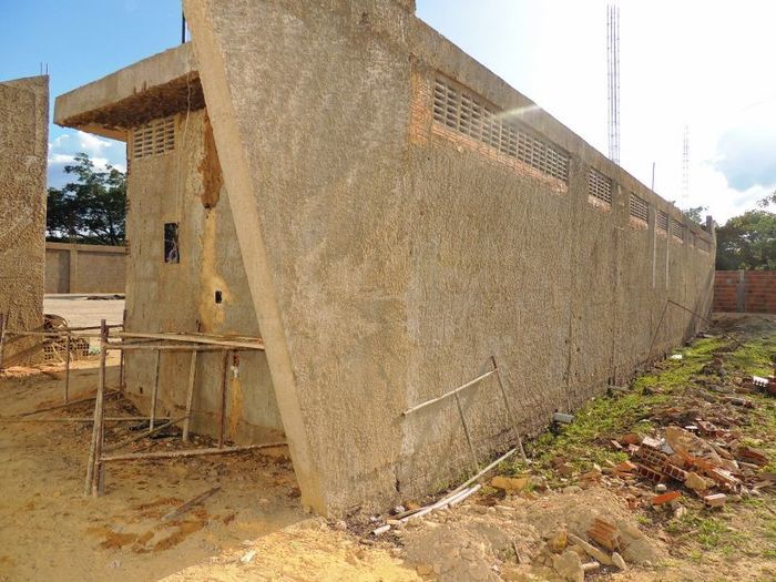 Construção do ginásio poliesportivo do Bairro Vista Alegre está bem adiantada - Imagem 13