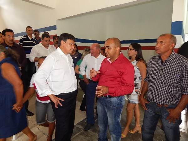 Prefeito Manoel Dedé inaugura Mercado Publico  - Imagem 5