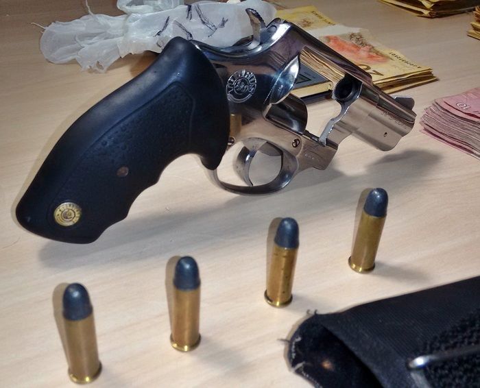 PF prende casal em Parnaíba com crack, arma e R$ 10 mil - Imagem 4
