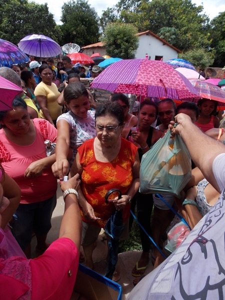 Secretaria de Assistência Social distribui alimentos às famílias do Programa Bolsa Família - Imagem 11