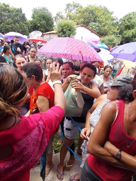 Secretaria de Assistência Social distribui alimentos às famílias do Programa Bolsa Família - Imagem 13