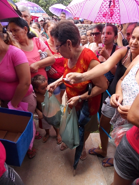 Secretaria de Assistência Social distribui alimentos às famílias do Programa Bolsa Família - Imagem 12