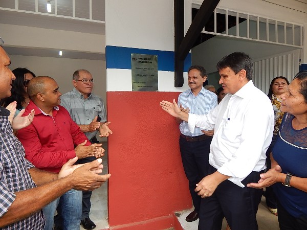 Prefeito Manoel Dedé inaugura Mercado Publico  - Imagem 3
