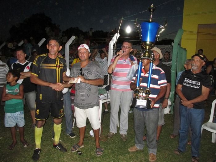 Demerval Lobão vence nos pênaltis a final do campeonato dos Quarentões do Médio Parnaíba   - Imagem 60