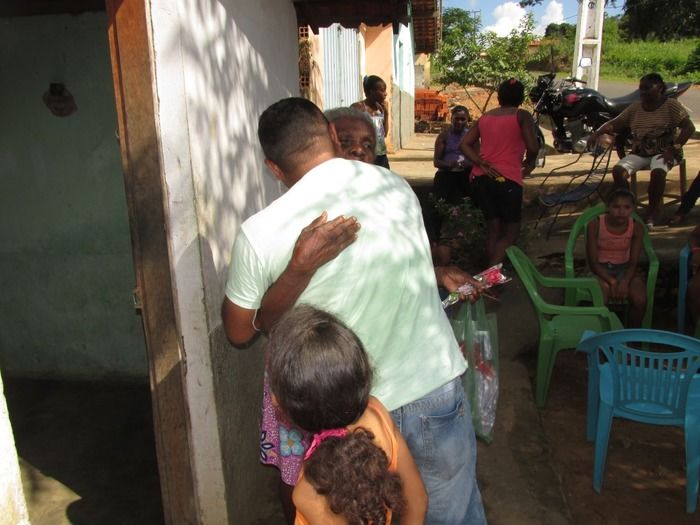 Festa Surpresa em Homenagem aos 82 anos de Etelvina Maria da Conceição no Bairro Baixa em Agricolândia - Imagem 4