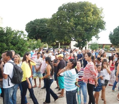 Prefeito R. Ferreira Inaugura obras na zona rural e na sede do município com a presença do Governador W. Dias - Imagem 17
