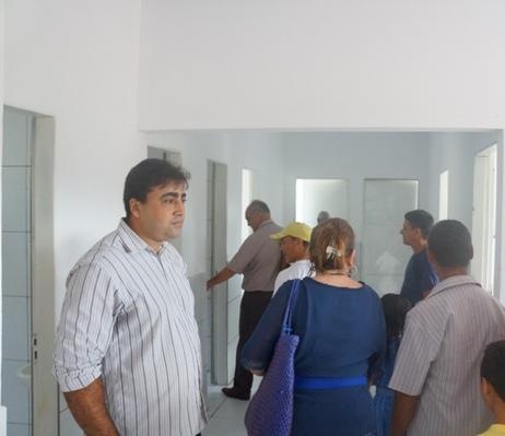Prefeito R. Ferreira Inaugura obras na zona rural e na sede do município com a presença do Governador W. Dias - Imagem 8