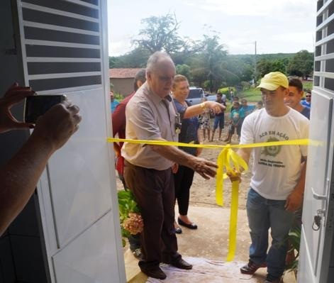 Prefeito R. Ferreira Inaugura obras na zona rural e na sede do município com a presença do Governador W. Dias - Imagem 7