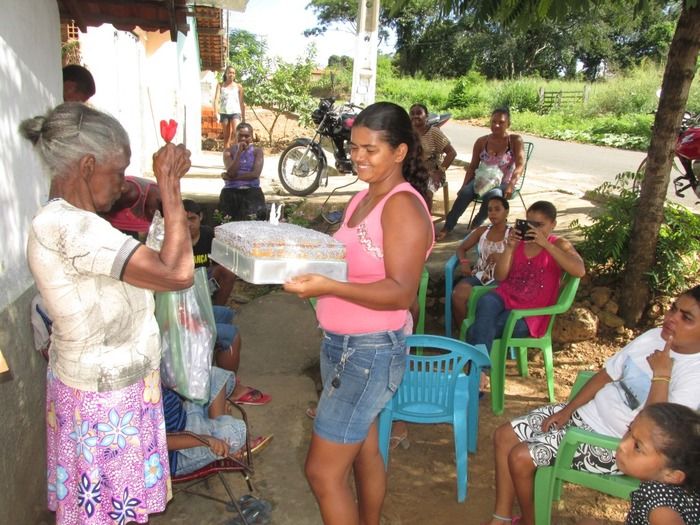 Festa Surpresa em Homenagem aos 82 anos de Etelvina Maria da Conceição no Bairro Baixa em Agricolândia - Imagem 3
