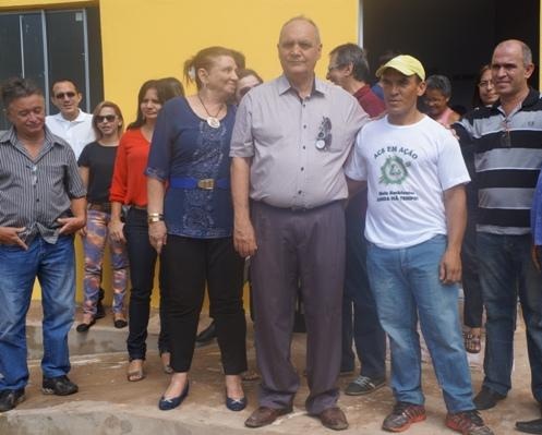 Prefeito R. Ferreira Inaugura obras na zona rural e na sede do município com a presença do Governador W. Dias - Imagem 10