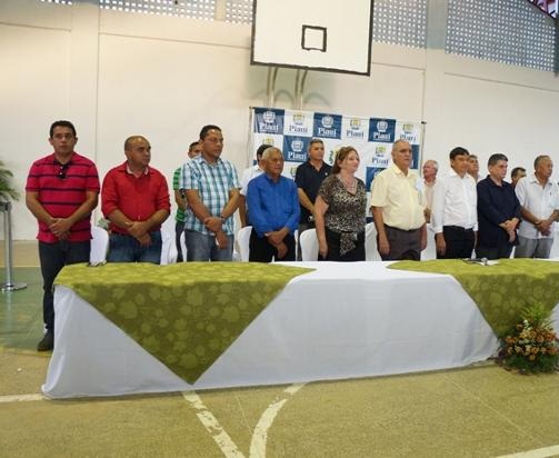 Prefeito R. Ferreira Inaugura obras na zona rural e na sede do município com a presença do Governador W. Dias - Imagem 22