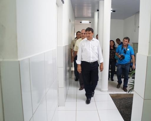 Prefeito R. Ferreira  Inaugura obras na zona rural e na sede do município com a presença do Governador W. Dias  - Imagem 14