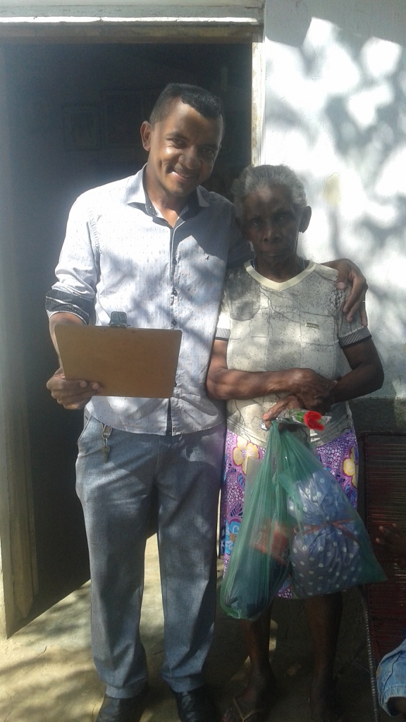 Festa Surpresa em Homenagem aos 82 anos de Etelvina Maria da Conceição no Bairro Baixa em Agricolândia - Imagem 9