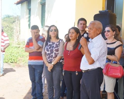 Prefeito R. Ferreira Inaugura obras na zona rural e na sede do município com a presença do Governador W. Dias - Imagem 6