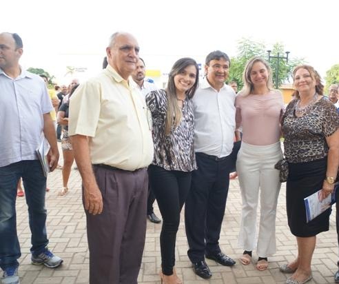 Prefeito R. Ferreira Inaugura obras na zona rural e na sede do município com a presença do Governador W. Dias - Imagem 19