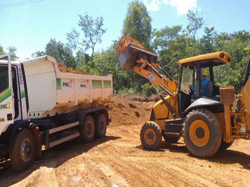 Prefeitura intensifica trabalho de limpeza pública da cidade de Brasileira